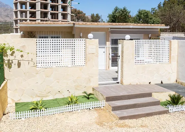 Apartamento ALMA con terreno privado y parking compartido - a 800m de Playa Poniente